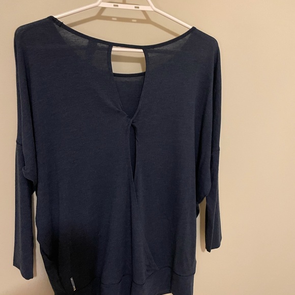 Lole Dark Blue 3/4 Sleeve Top - Picture 3 of 6